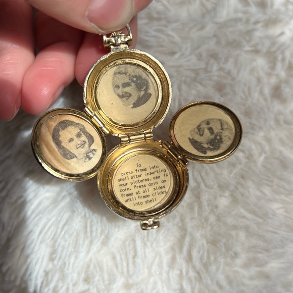 Vintage 50s Coro 4 Frame Locket - Picture 8 of 13